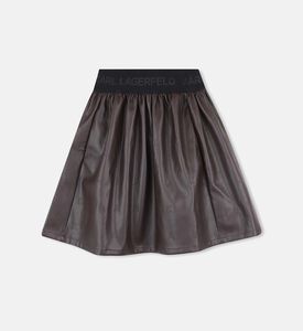 تنورة قصيرة بتفاصيل منقوشة