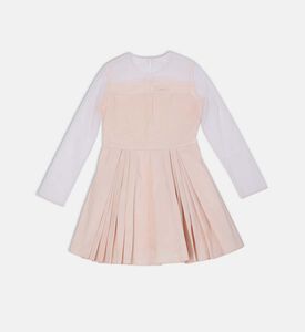 فستان واسع مزين بأحجار الراين