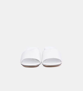 حذاء مفتوح من الخلف بكعب منخفض