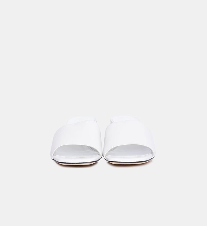 حذاء مفتوح من الخلف بكعب منخفض