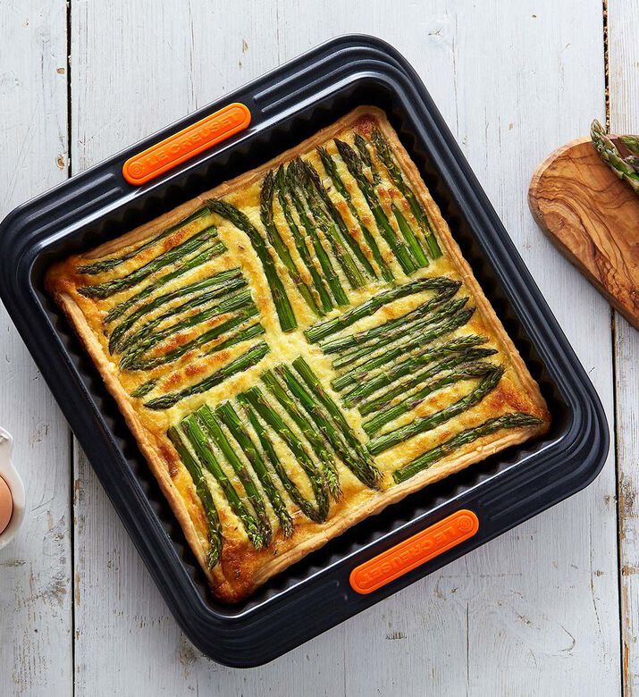 Le Creuset Square Fluted Tarte Tin, Black, 23-cm, Packshot View