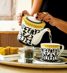 Safra Porcelain Lidded Teapot Safra Porcelain Lidded Teapot