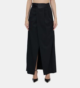 تنورة بشق أمامي