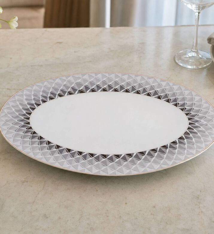 Vista Alegre Maya Oval Platter, Model View