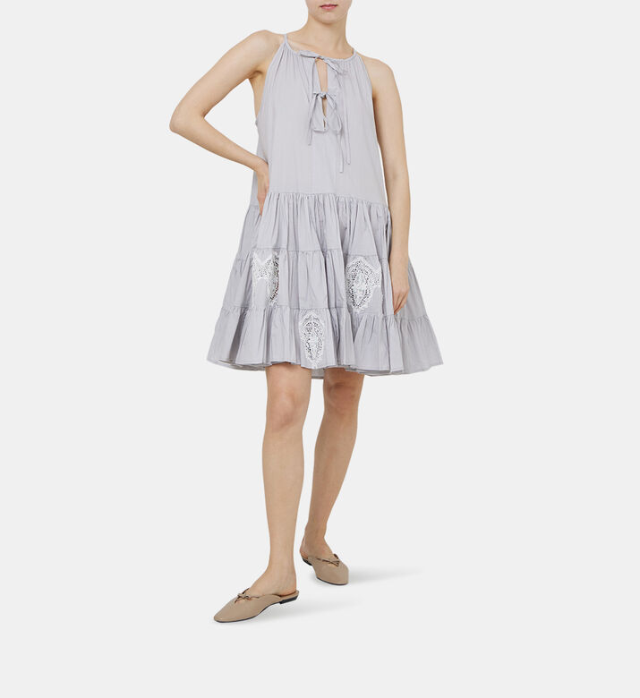 فستان جورجيتي مفصّل بالكشكشة