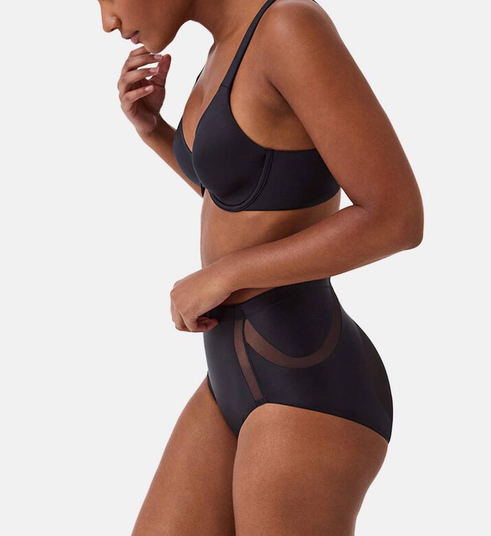 سروال داخلية بتغطية كاملة من الخلف