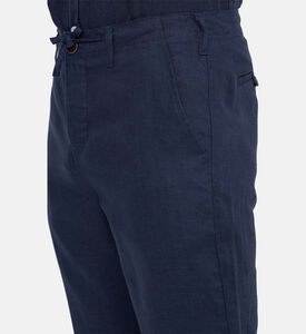 بنطال غير رسمي بقصة ضيقة