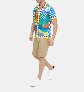 قميص قصير الأكمام بنقوش ملونة