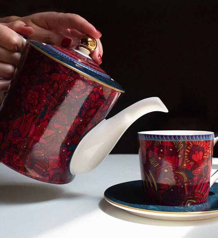 إبريق شاي بغطاء من البورسلين من كشمير إبريق شاي بغطاء من البورسلين من كشمير