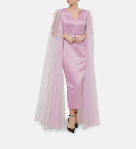 فستان بكاب من التول وتصميم من الريش مدبب