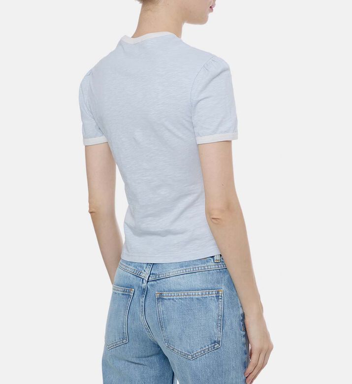 تيشيرت قصير الأكمام بطبعة شعار غرافيكي وحواف بلون مغاير