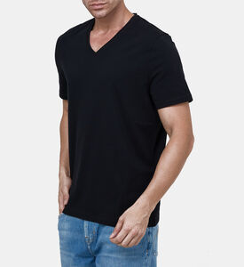 تيشيرت بياقة V