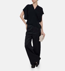 بلوزة واسعة بأكمام قصيرة وياقة في