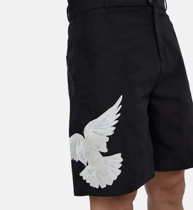 شورت قصير عريض الساقين بأجنحة غرافيكية بنفس اللون