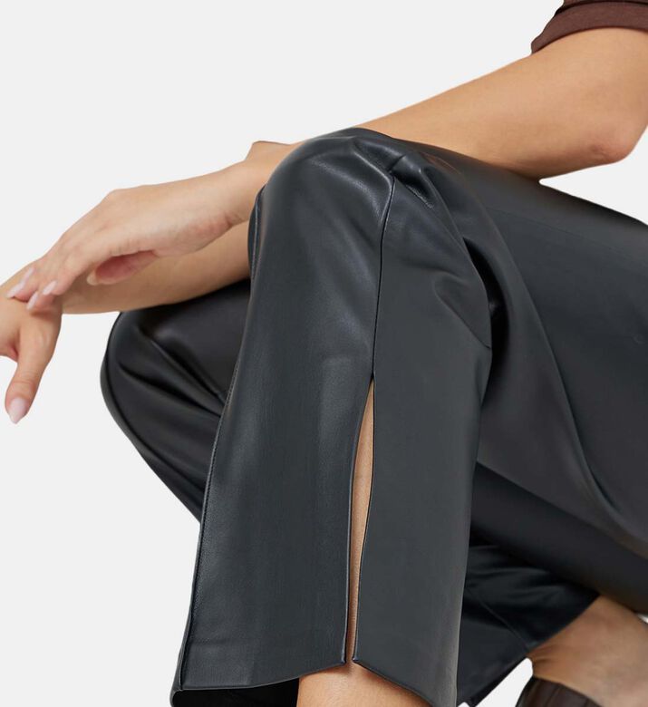 بنطال جلدي نباتي شاهق