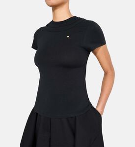 تيشيرت بياقة ثلاثية وقصة عادية