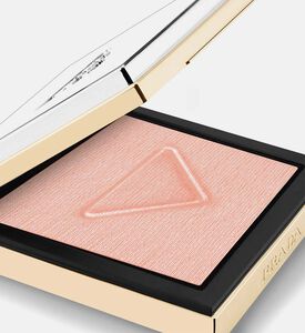 بودرة هايلايتر مضيئة خفيفة