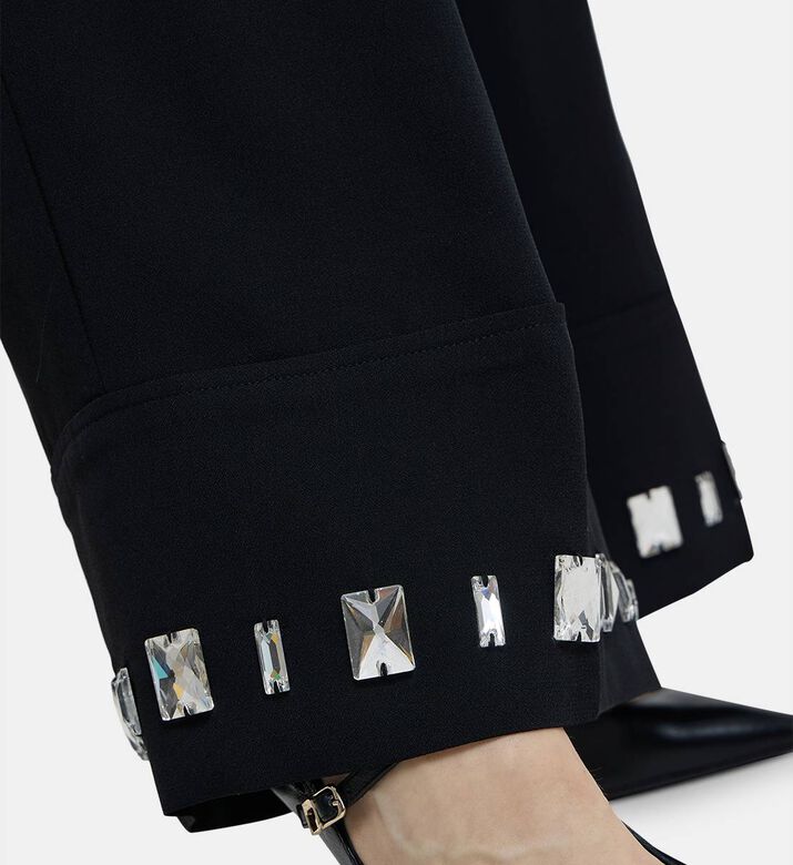 بنطال واسع الساقين بنطال واسع الساقين