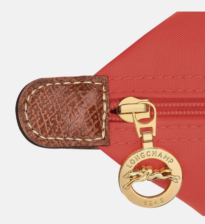 حقيبة يد متوسطة بإغلاق بسحاب