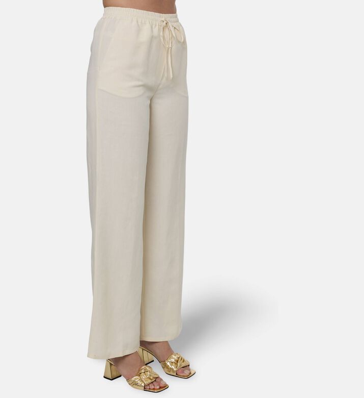 Beatrice B Pant, Model View