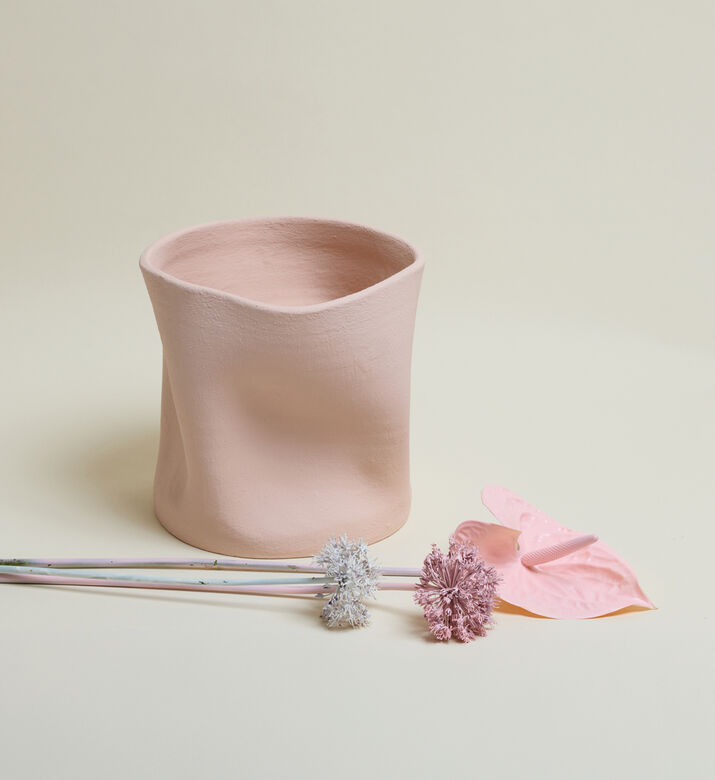 The table Edit Bloom Blush Extra Large Vase, Packshot View