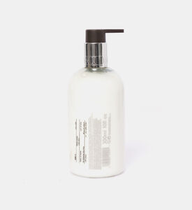 غسول اليدين بشمر البحر والسرو الساحلي