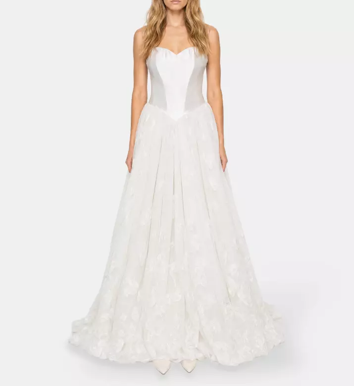 AAVVA Dress Hazar Couture, Model View