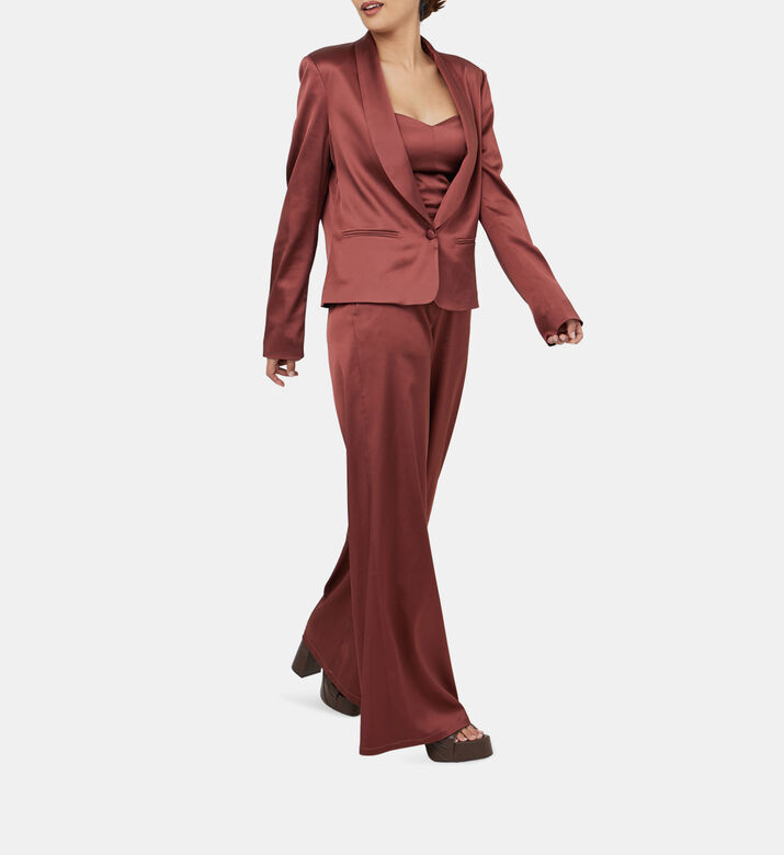 تمتد دوقة الساتان بوستير