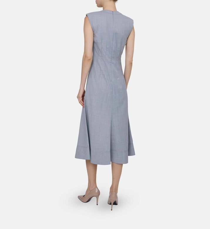 فستان واسع بياقة دائرية وبدون أكمام