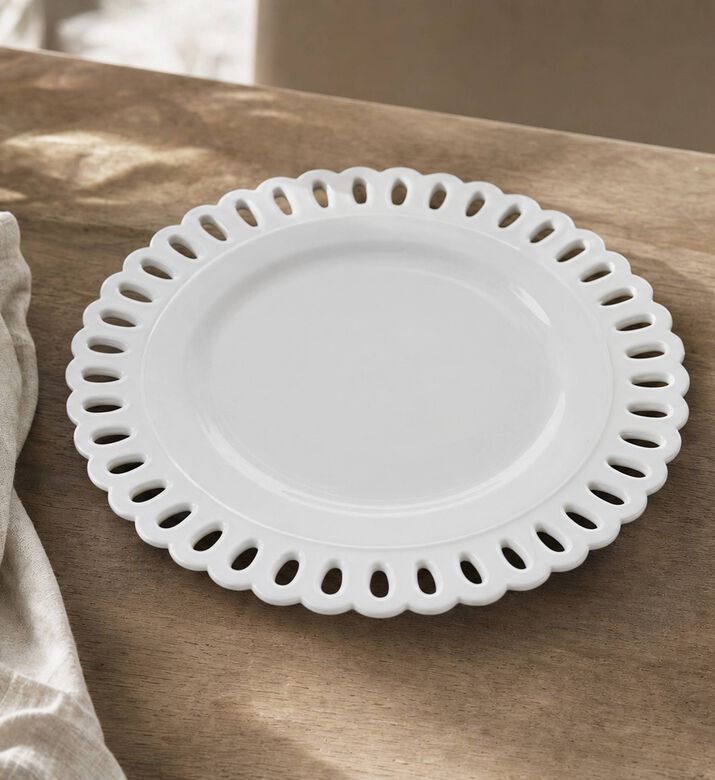 Thun Giulietta Carved Plate, White, 31-cm, Model View