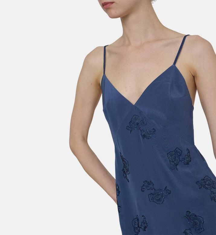 فستان بدون أكمام مزين بأحجار الراين فستان بدون أكمام مزين بأحجار الراين