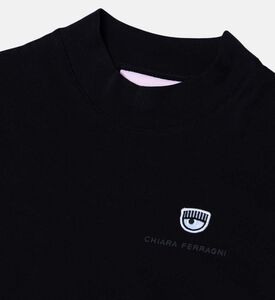 تي شيرت قطن بياقة عالية وطبعة شعار