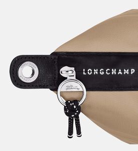 حقيبة كبيرة بمقبض علوي