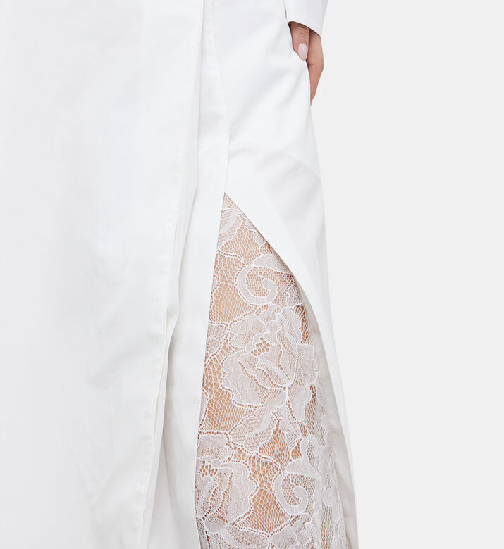 تنورة ميدي بدانتيل في النصف