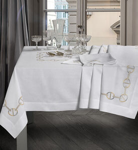 مفرش مائدة مطرز قطني بسلسلة