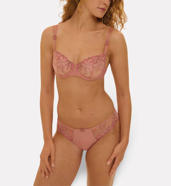 Simone Perele Brief, Model View