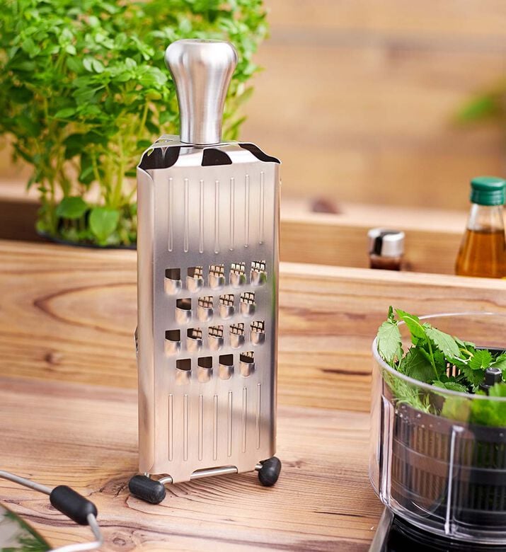 Roesle Multifunctional Grater, Packshot View Roesle Multifunctional Grater, Packshot View