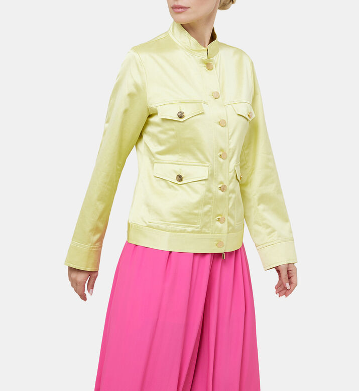 جاكيت كولين مفصّل بجيوب في الأمام