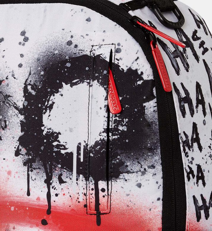 حقيبة ظهر بطابع جريء وجدي