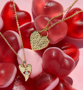 Ottoman Hands Necklace Talia Heart Locket, Packshot View Ottoman Hands Necklace Talia Heart Locket, Packshot View