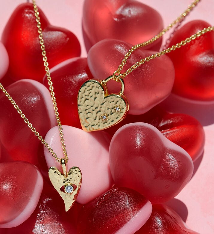 Ottoman Hands Necklace Talia Heart Locket, Packshot View Ottoman Hands Necklace Talia Heart Locket, Packshot View
