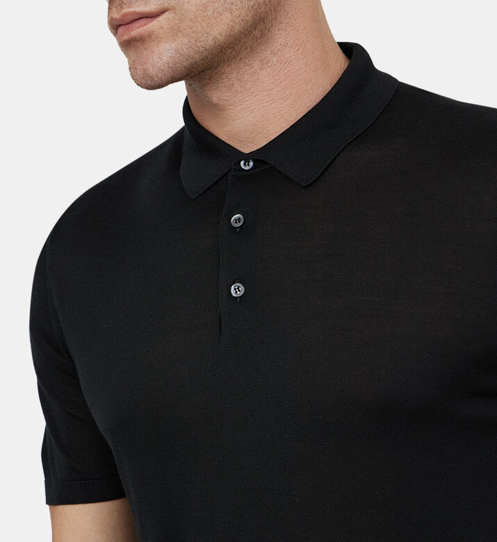 قميص بولو محبوك بأكمام قصيرة