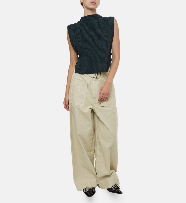 بلوزة ألكي محبوكة بلا أكمام