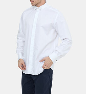 قميص بأكمام طويلة بقصة مناسبة