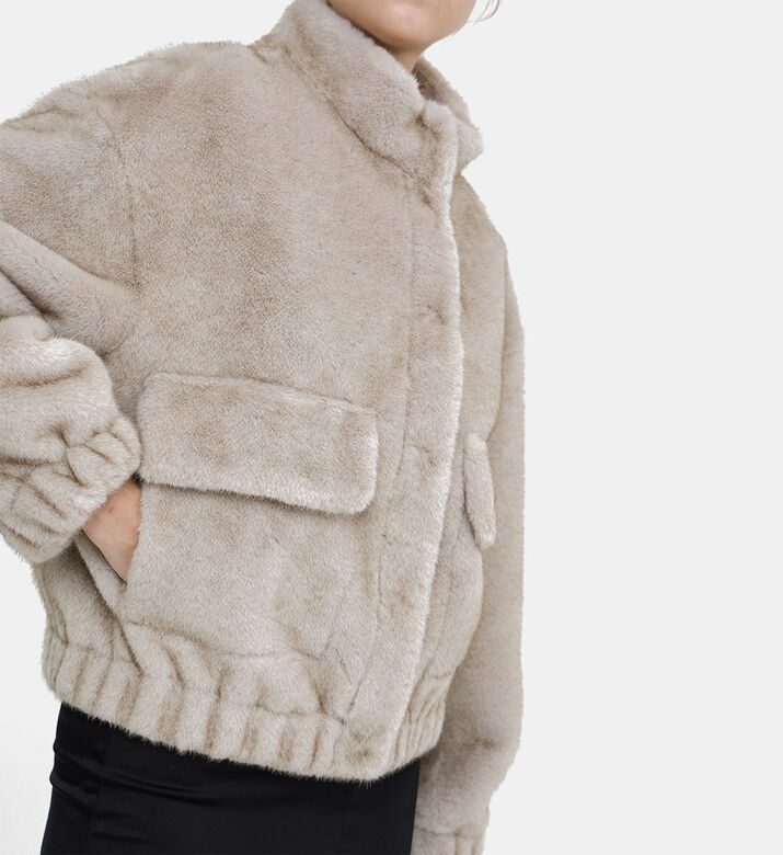 جاكيت قصير فرو صناعي