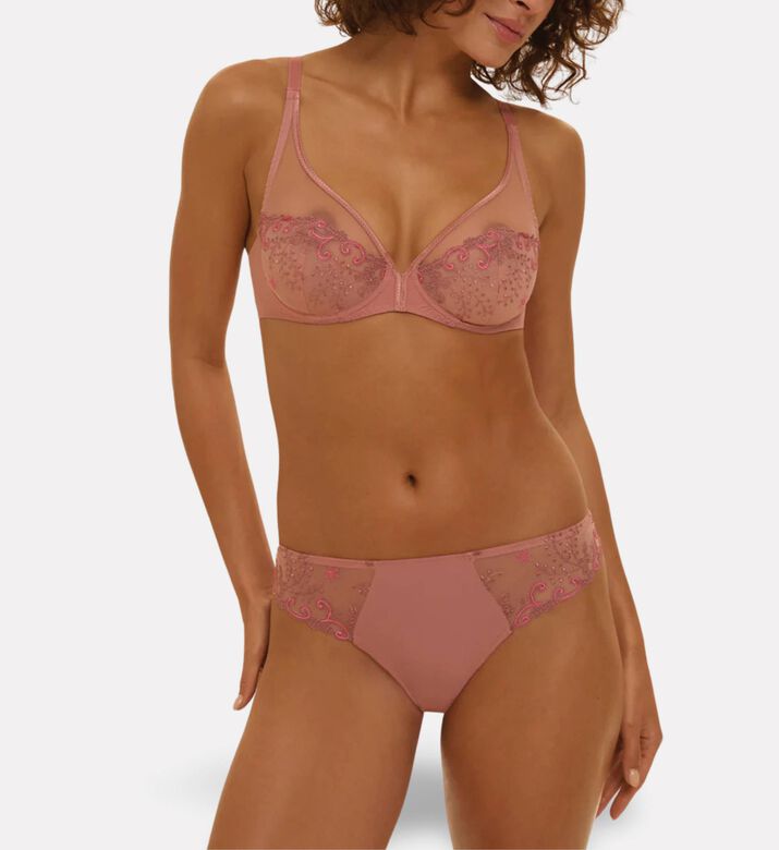 Simone Perele Thong, Model View