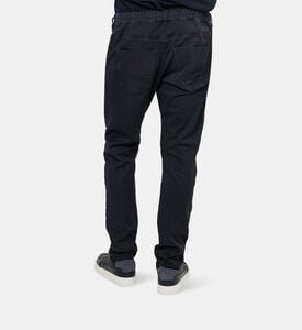 بنطال جينز برباط خصر بقصة تضيق نحو الأسفل