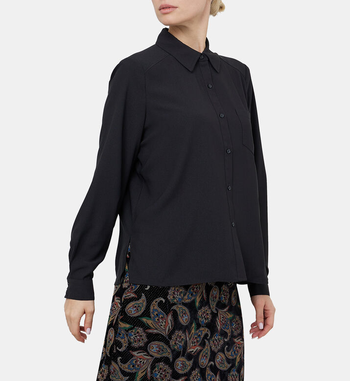 قميص فضفاض بأزرار وطيات خلفية