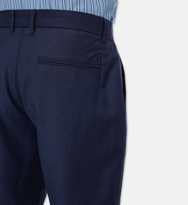 Les Deux Pant Como, Model View