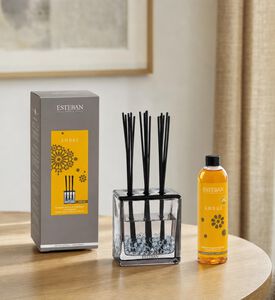 Esteban Paris Ambre Triptyque Refillable Bouquet, Model View